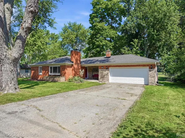 2444 Anders Dr, Waterford, MI 48329