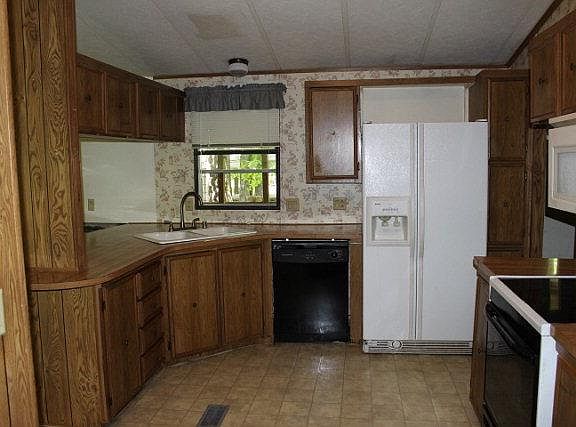 3rd image of 202 Teenie Bell Ct