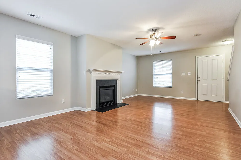3 bed, 2.5 bath, 1780 sqft, $1,980 — Photo 2