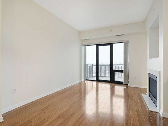 4th image of 500 Grant St E #2605