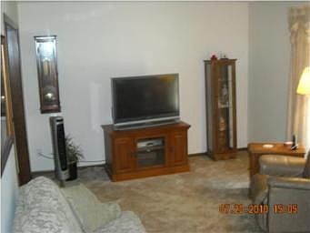 3rd image of 906 Dunwich Dr