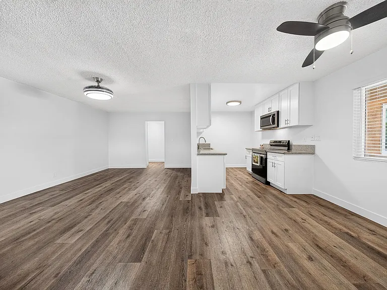 20353 Saticoy St — Photo 16