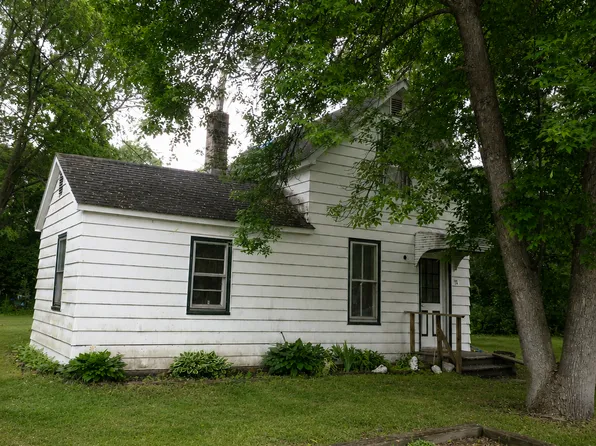 712 5th St NE, Little Falls, MN 56345