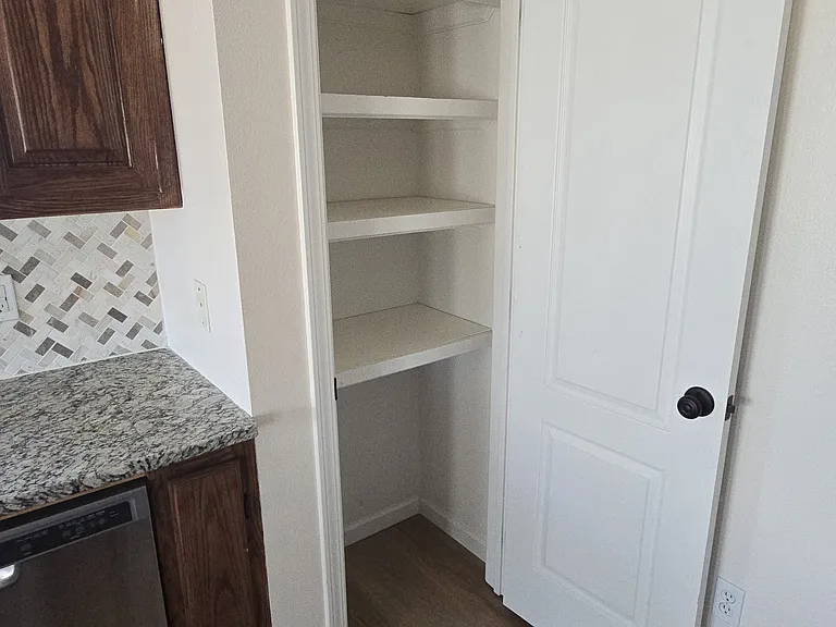 112 Cades Ct — Photo 23