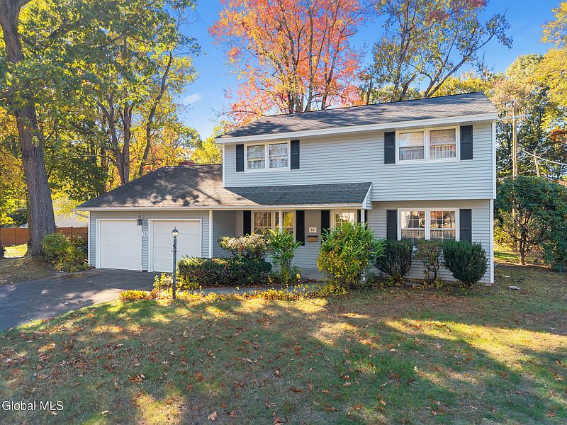 2nd image of 36 Dumbarton Drive