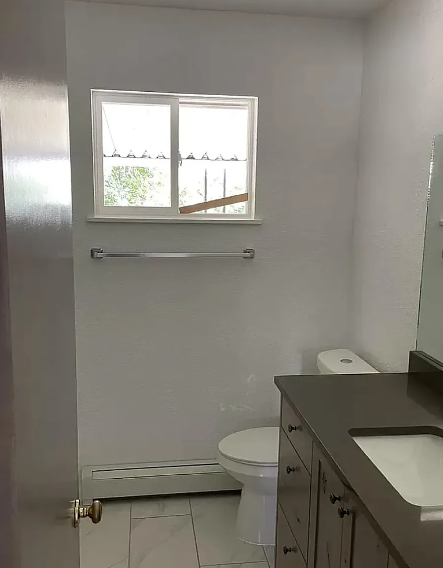 5 bed, 3.0 bath, 2000 sqft, $2,400 — Photo 2