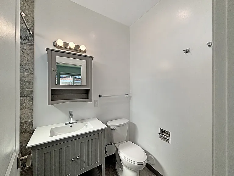 1056 N Lincoln St — Photo 21