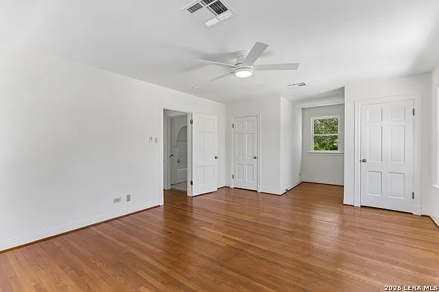 120 Lamont Ave — Photo 50