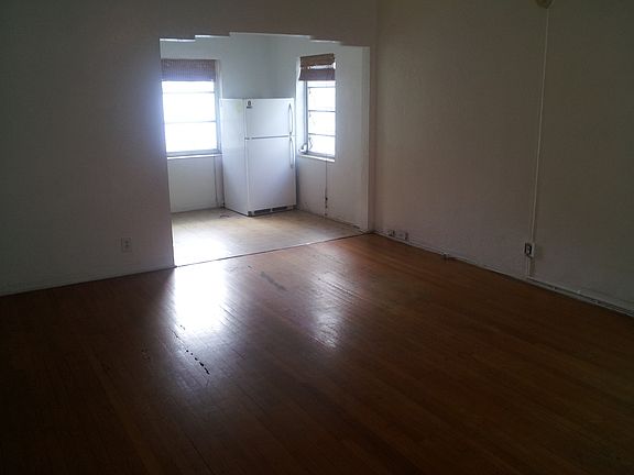 3rd image of 831 Meridian Ave #8