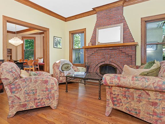 3rd image of 822 Elmwood Ave