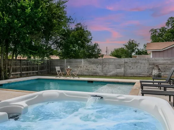 915 Bell St, Fredericksburg, TX 78624