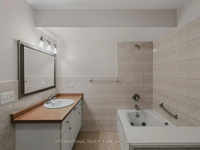 18 Sea Breeze Dr — Photo 35