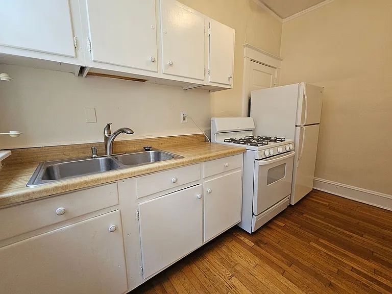 537 Washington Park — Photo 8