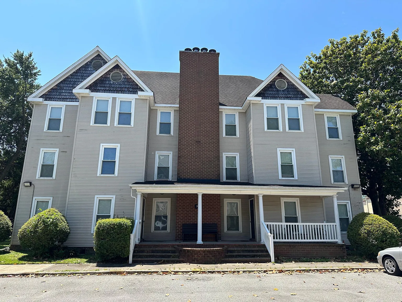 313 Green St — Photo 1