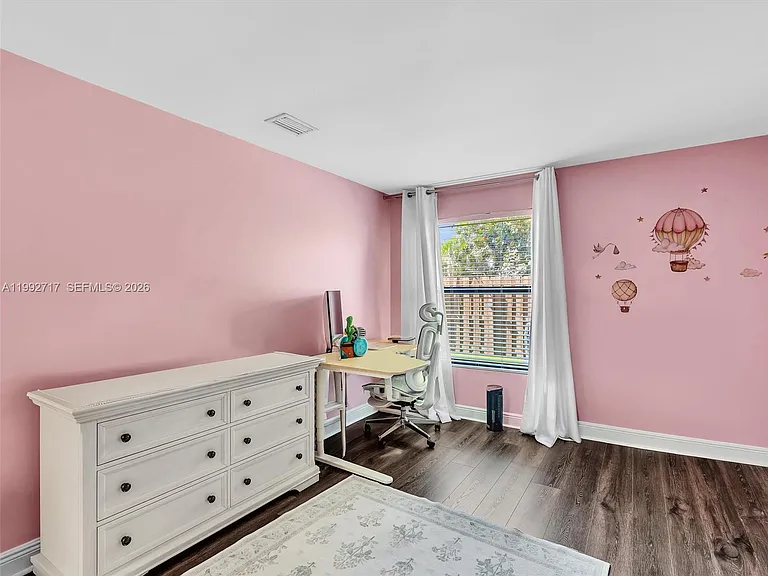 2083 Augusta — Photo 29