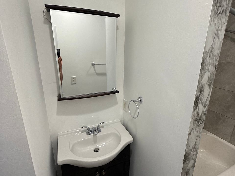 1st image of 1012 Kilsyth Rd APT 1R