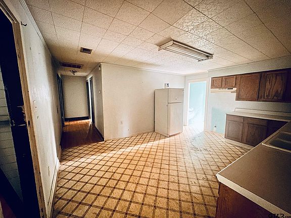 5th image of 299 Francis St