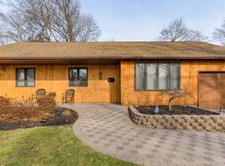 6 Spalding Dr, Livingston, NJ