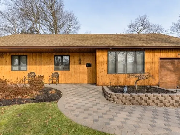 6 Spalding Dr, Livingston, NJ 07039