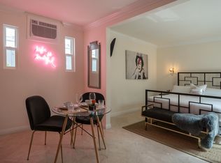 11817 Darlington Ave #7, Los Angeles, CA 90049