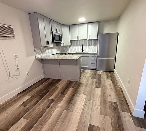 3rd image of 1121 Essex St Back 3