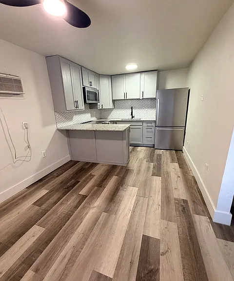 1121 Essex St #3 — Photo 3
