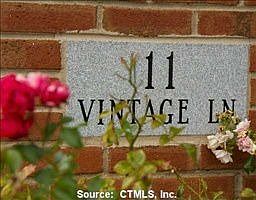 3rd image of 11 Vintage Ln