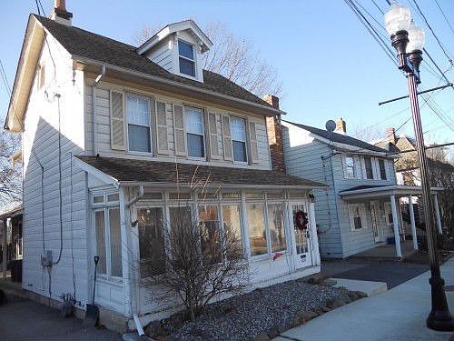 2nd image of 208 E Market St