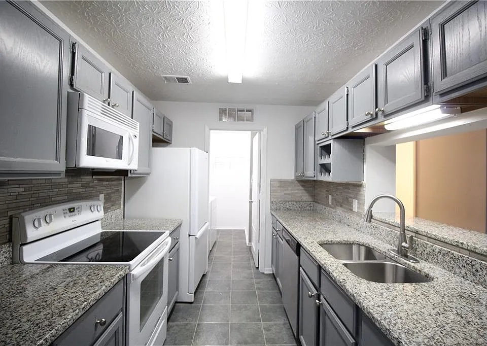 204 Warm Springs Cir
