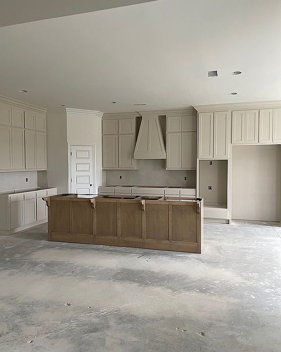 1st image of 2608 NE Waterfall Ave