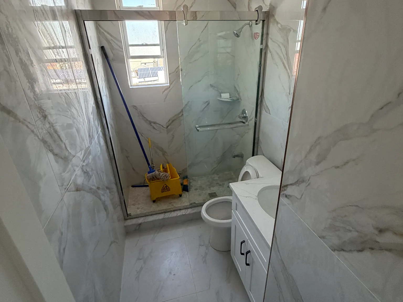 2 bed, 850 sqft, $2,304 — Photo 4