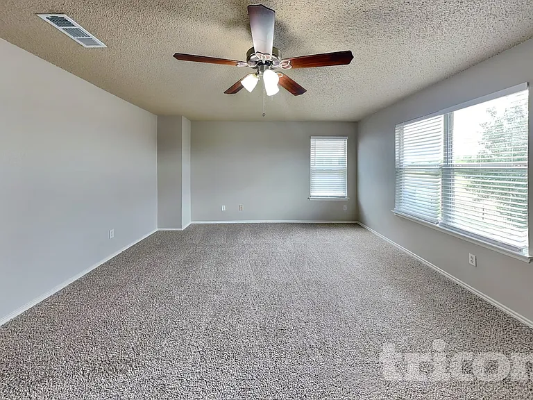 1124 Mustang Ridge Dr — Photo 5