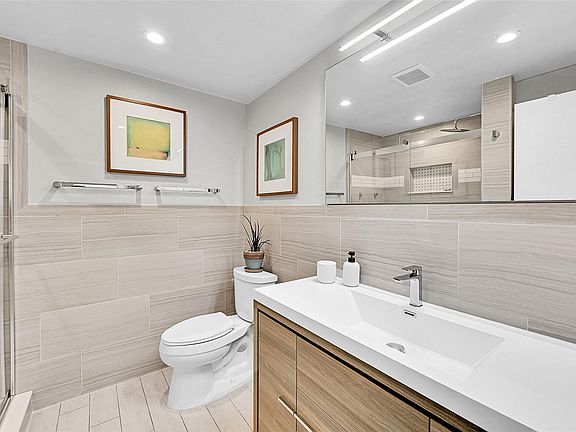 5th image of 3004 NE 5th Terrace #102-C