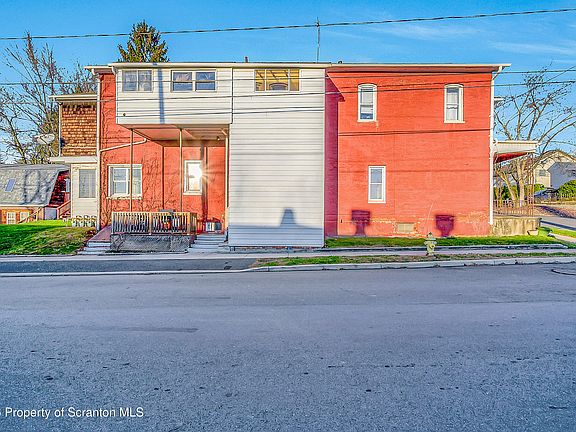 2nd image of 714 Smith & Mill St