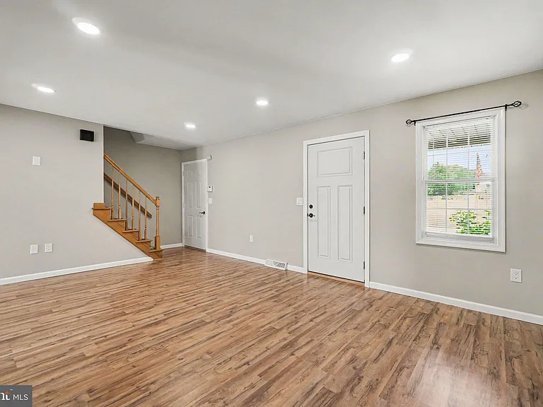 335 Cindy Dr — Photo 5