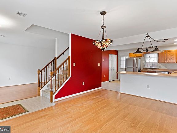 3rd image of 211 Saddle Ridge Dr