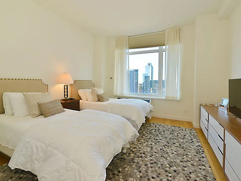 1st image of 325 5th Ave APT 30B