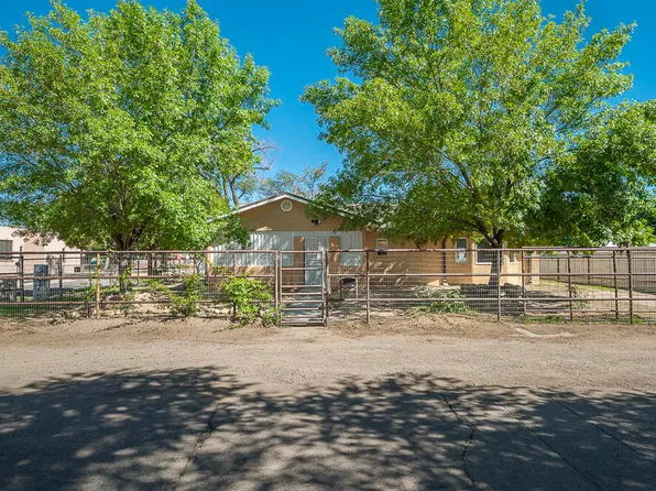 1021 Bernice Ave SW, Albuquerque, NM 87105