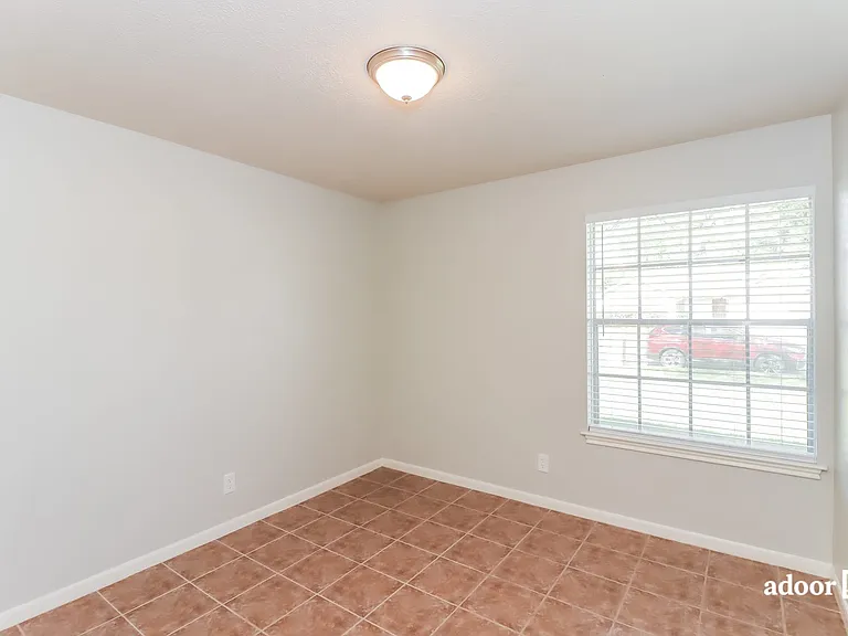 8119 Warren Rd — Photo 12