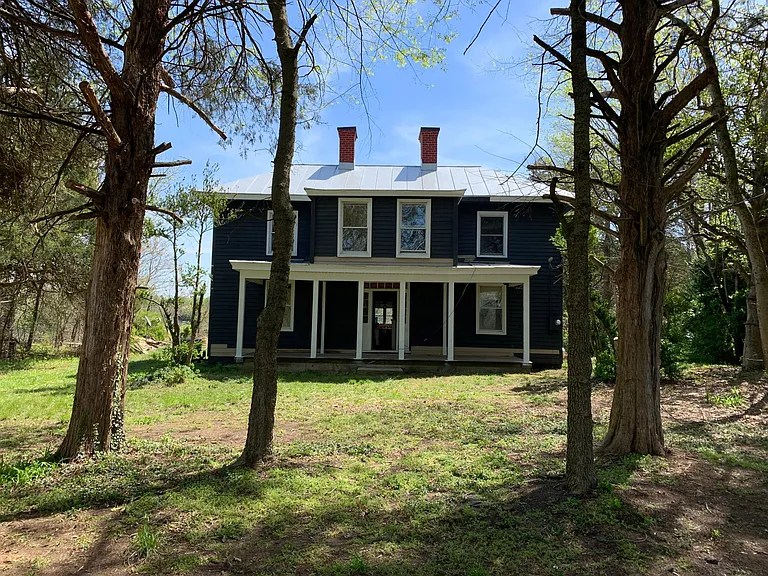 83 Brickhouse Rd — Photo 1