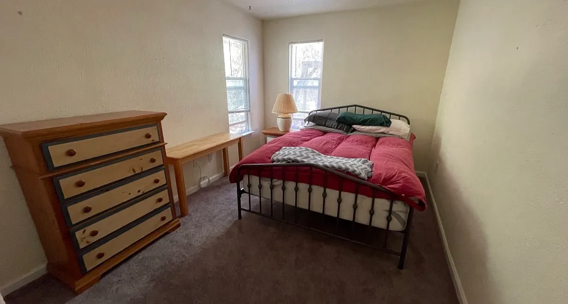 2 bed, 1000 sqft, $2,300 — Photo 1