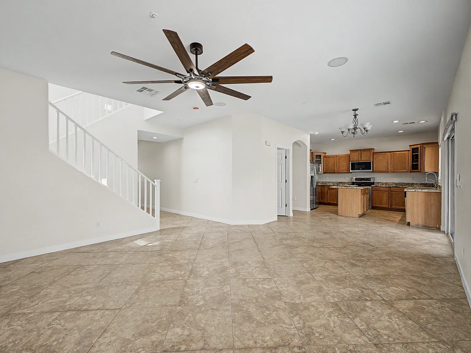 4 bed, 1893 sqft, $2,800 — Photo 2