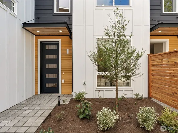 3449 California Avenue SW #2, Seattle, WA 98116