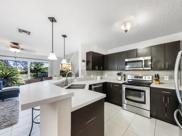 8945 NW 38th Dr #17, Coral Springs, FL 33065