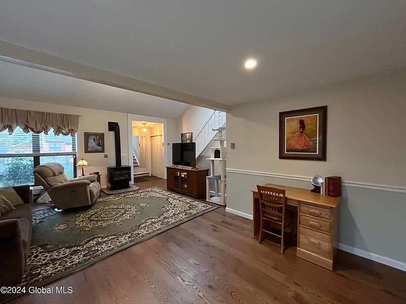 4th image of 38 Elizabeth Lane