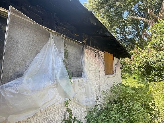 3rd image of 114 Westchester Dr