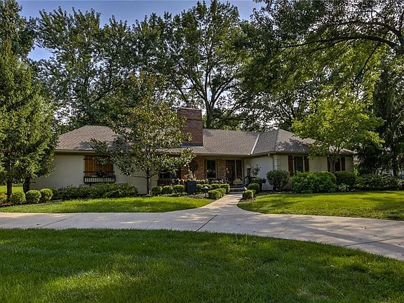 Circle driveway in front of this beautiful home