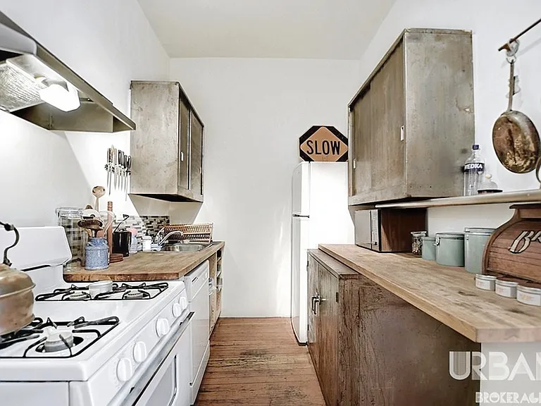 247 Grand St #2R — Photo 2