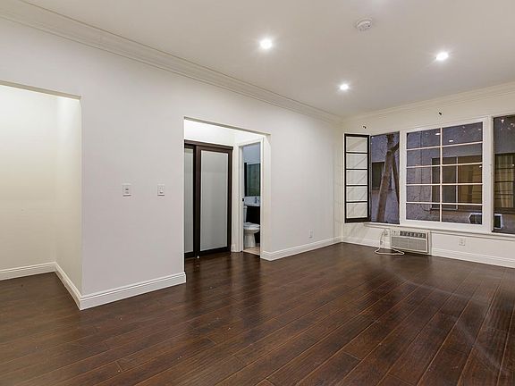 2nd image of 7223 Willoughby Ave APT 106