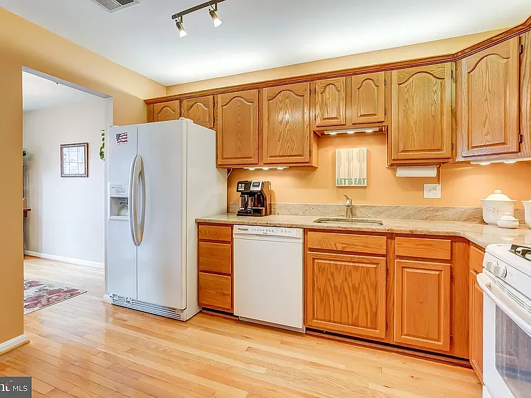 11707 Tumbrel Ct — Photo 9